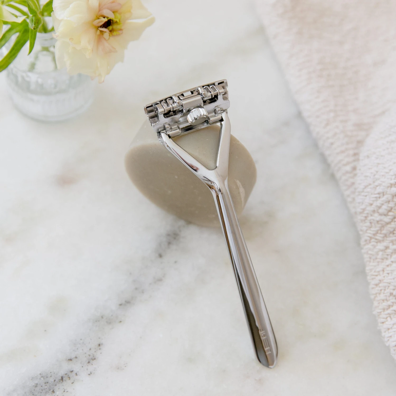 Pivoting Head Stainless Steel Razor - Triple-Head Razor