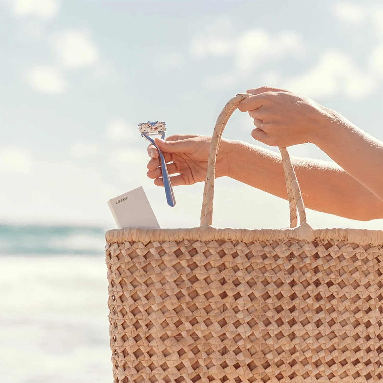 Pivoting Head Stainless Steel Razor - Triple-Head Razor - Image 2